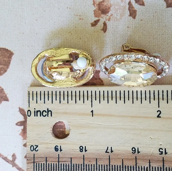 Gold Crystal clip-on earrings - Picture 2 of 2